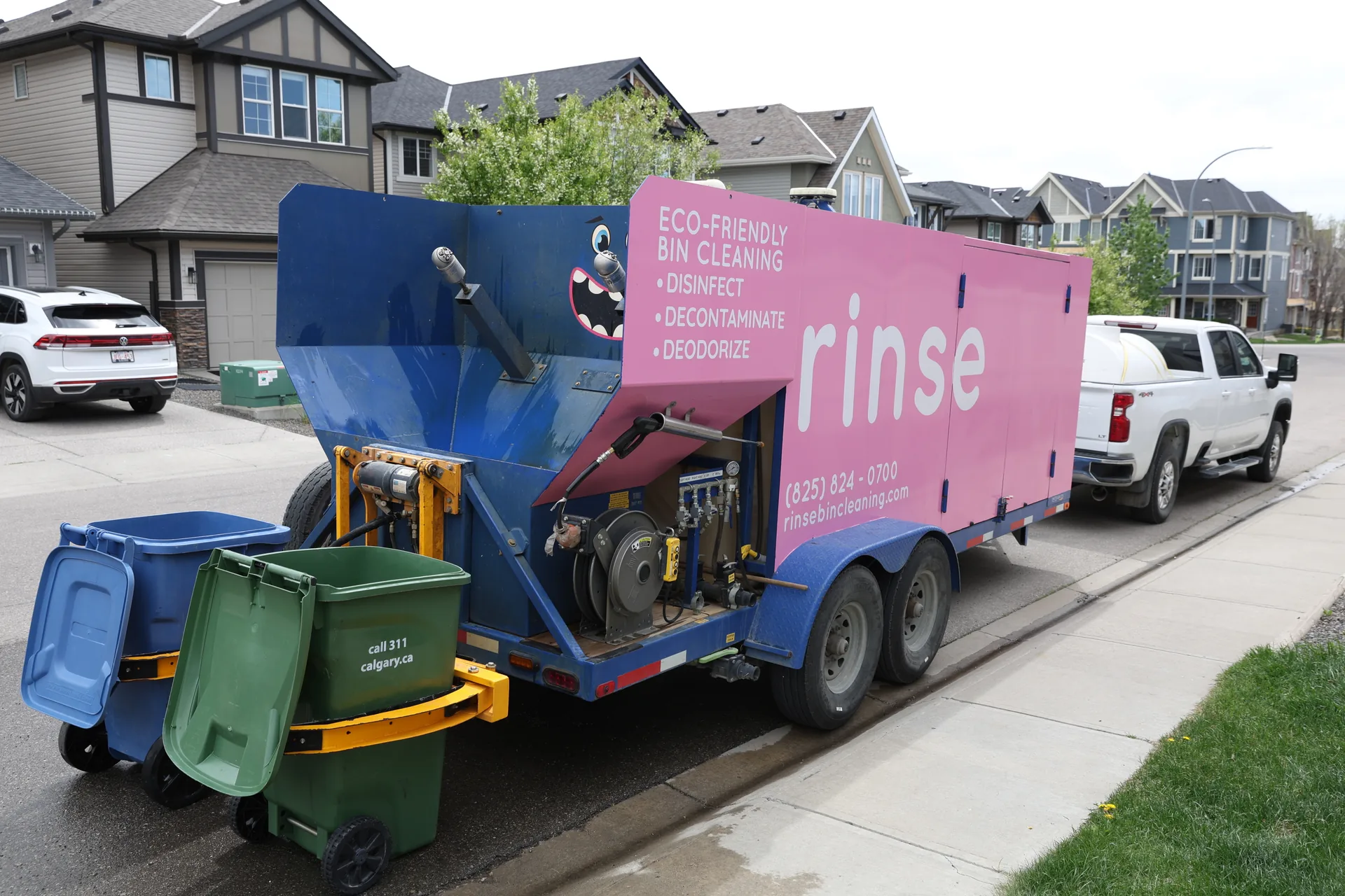rinse truck side view with equipment